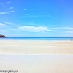 หาดเตยงาม เวลาน้ำลงจะมีแนวชายหาดยามนับร้อยเมตร