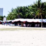เตียงให้เช่าบริเวณริมชายหาด