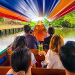 นั่งเรือเที่ยว